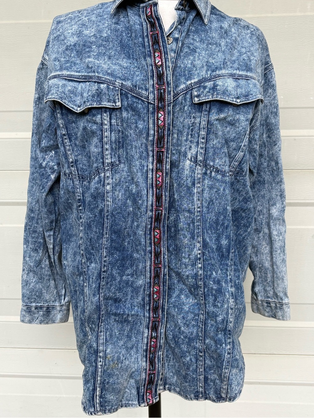 Vtg 90s Acid-Wash Denim Jacket Petite Med geometric embroidered